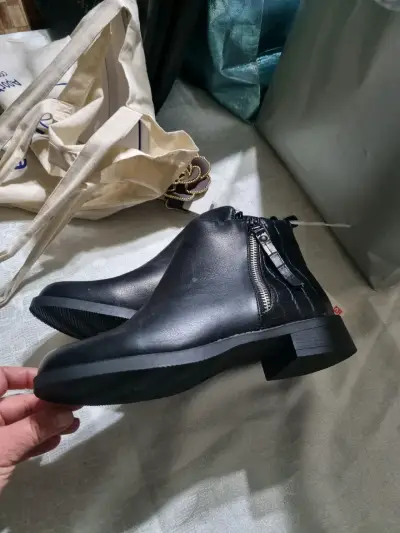 Botines de cuero negro con cierre lateral - miniatura 1