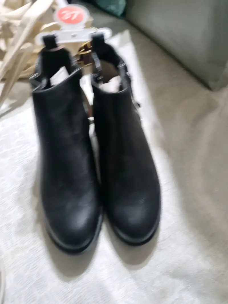 Botines de cuero negro con cierre lateral - 2