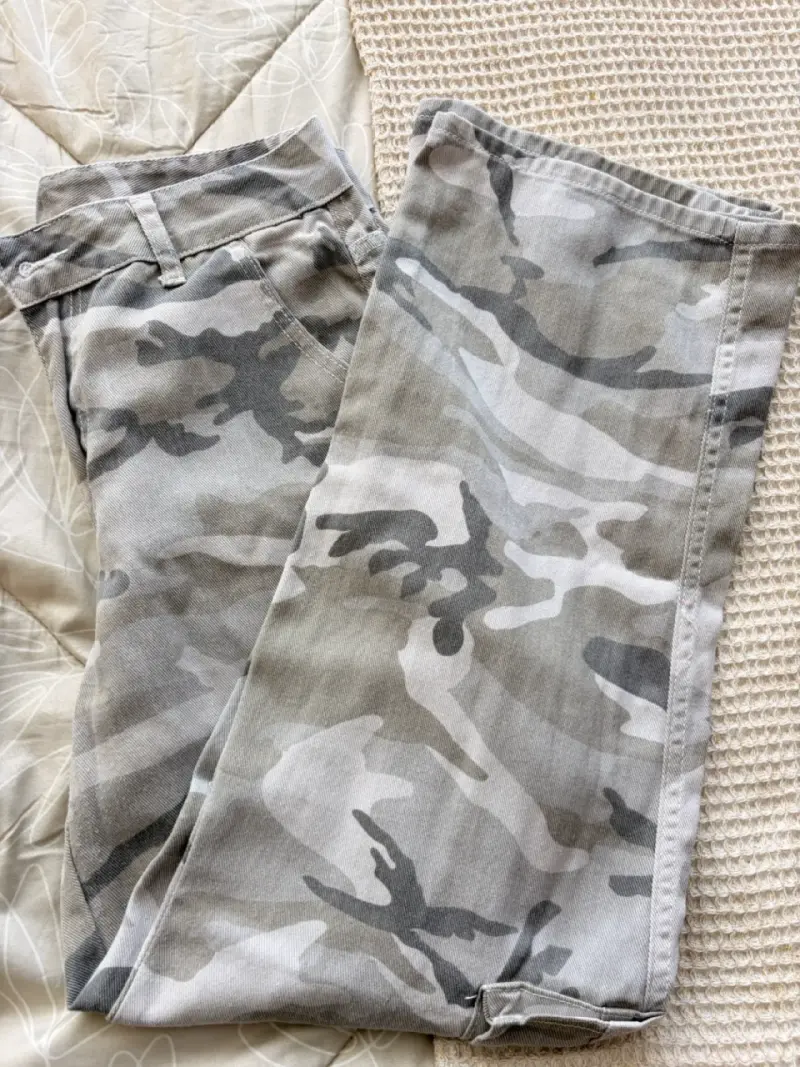 Pantalones cargo camuflados - 1