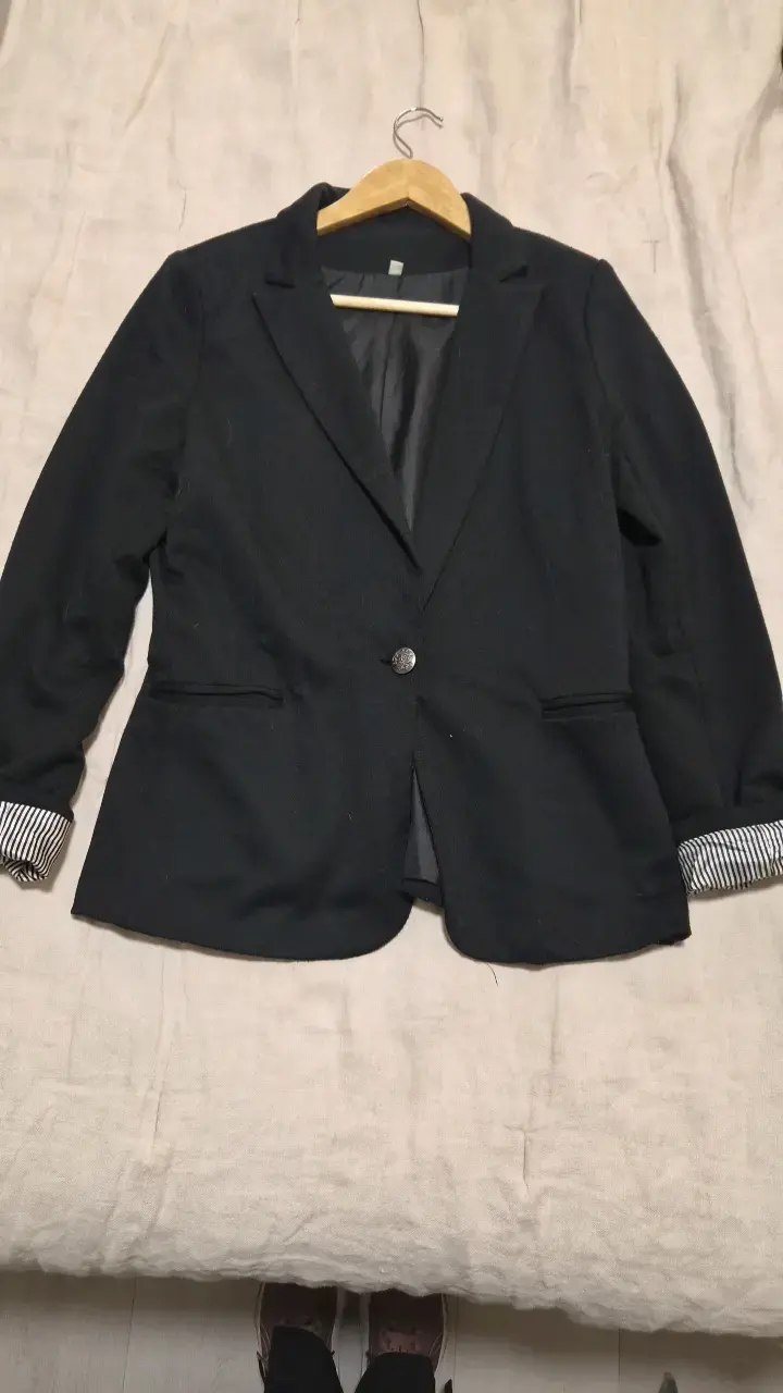 Blazer negro elegante para mujer