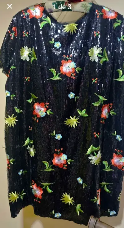 Vestido de lentejuelas con flores bordadas - miniatura 1