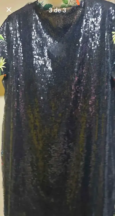Vestido de lentejuelas con flores bordadas - miniatura 3