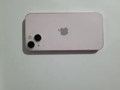 iPhone 13 en buen estado color rosa - miniatura 1