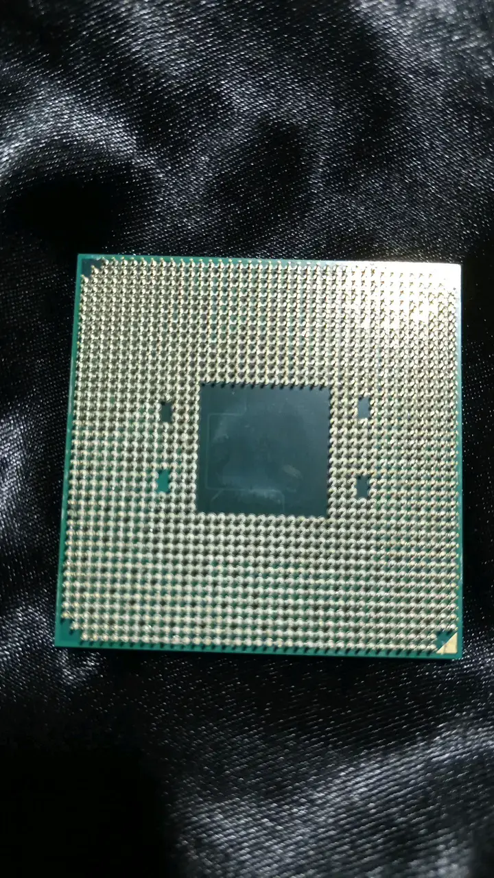 Procesador AMD Ryzen 3 3200G en buen estado - 2