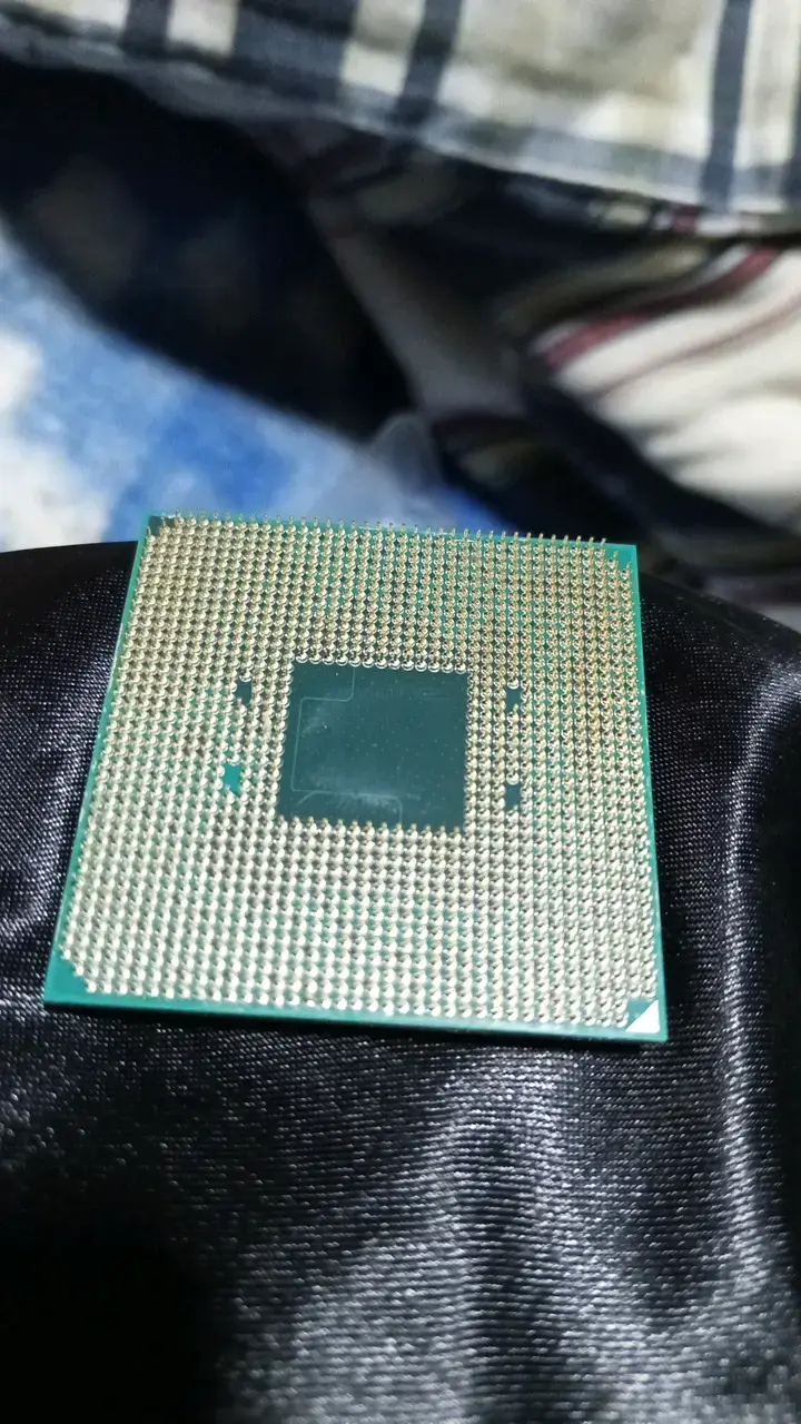 Procesador AMD Ryzen 3 3200G en buen estado - 3