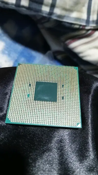 Procesador AMD Ryzen 3 3200G en buen estado - miniatura 3