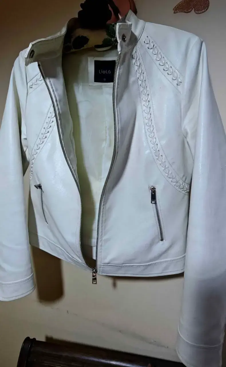 Chaqueta de cuero sintético blanca con trenzas - 3