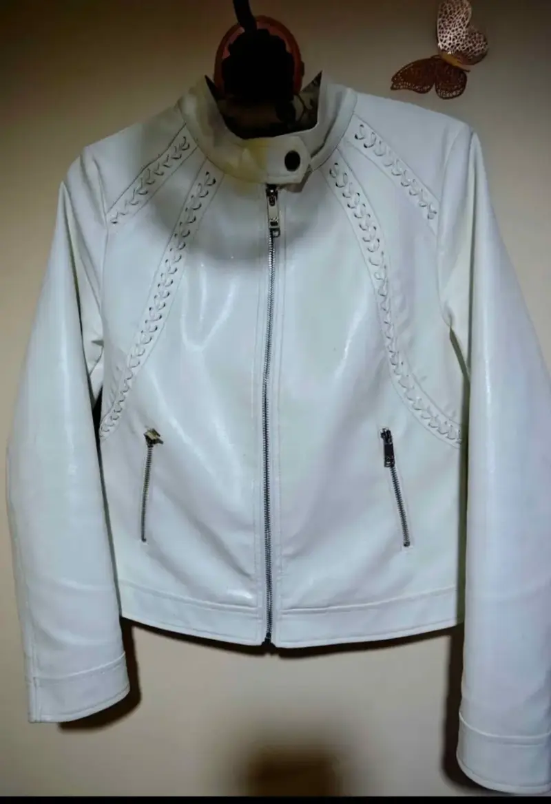 Chaqueta de cuero sintético blanca con trenzas - 4
