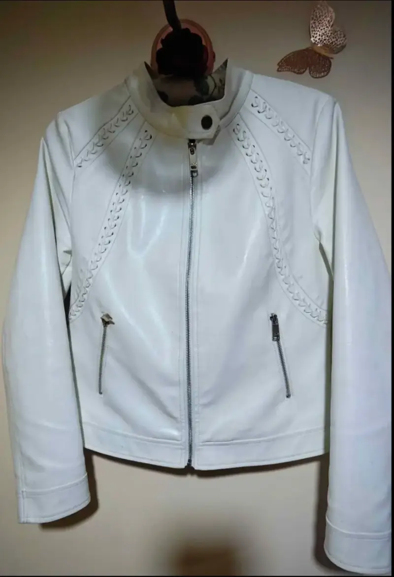 Chaqueta de cuero sintético blanca con trenzas - 6
