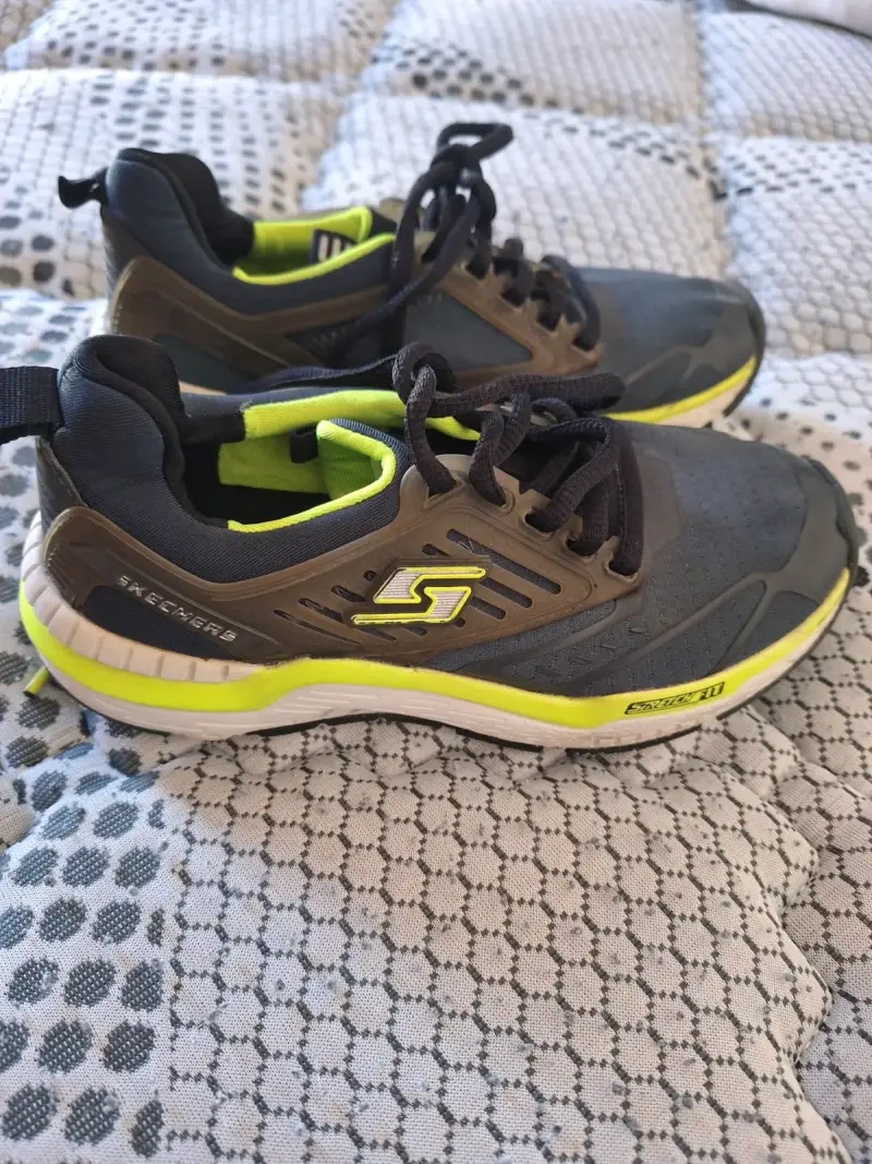 Zapatillas deportivas Skechers gris y verde
