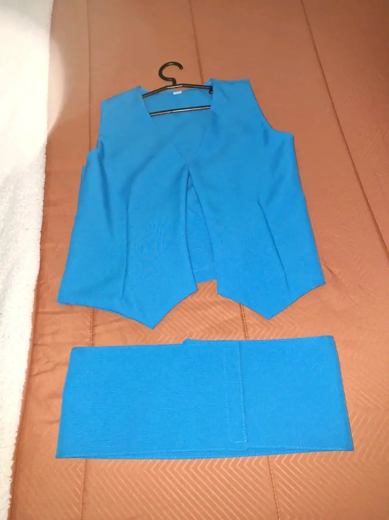 Chaleco y faja azul para mujer