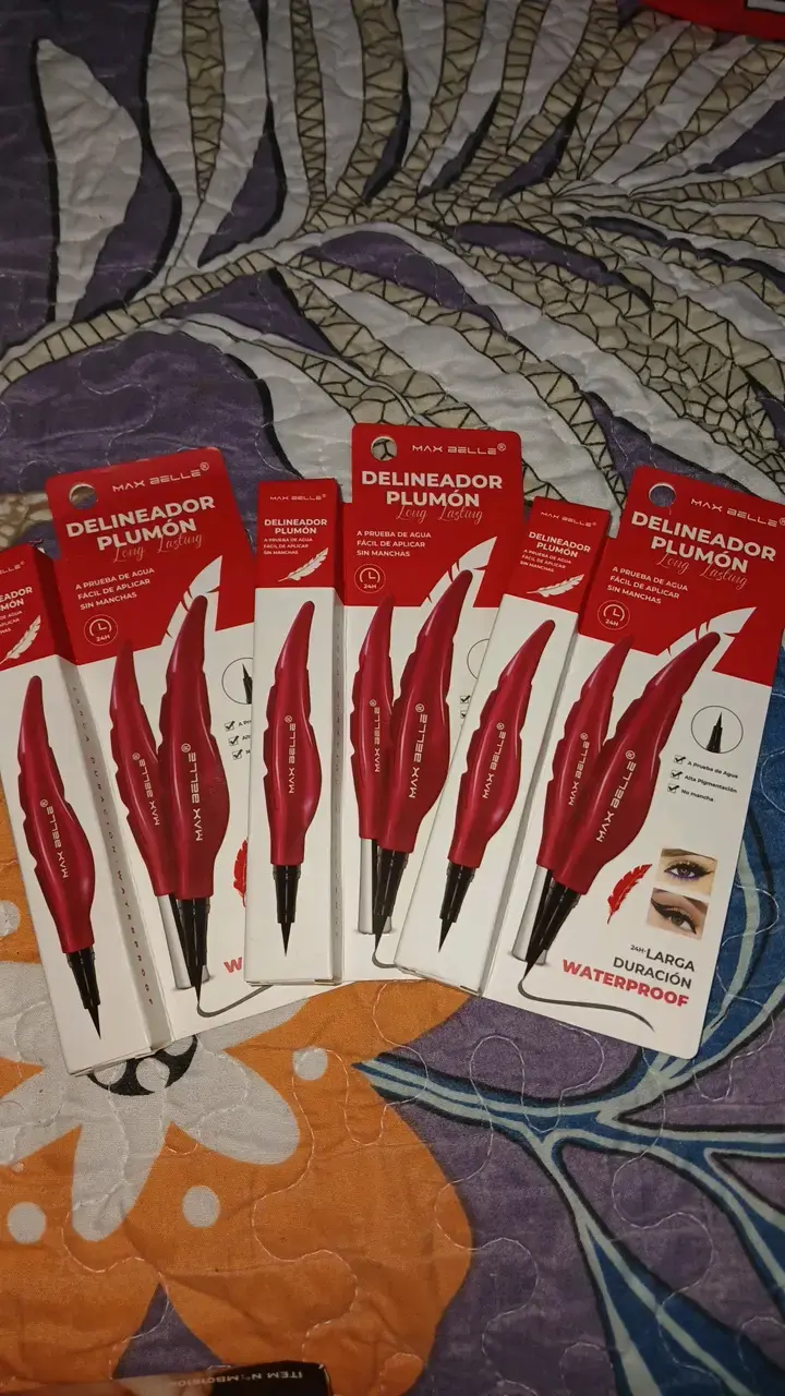 Set de brochas de maquillaje y delineadores - 3