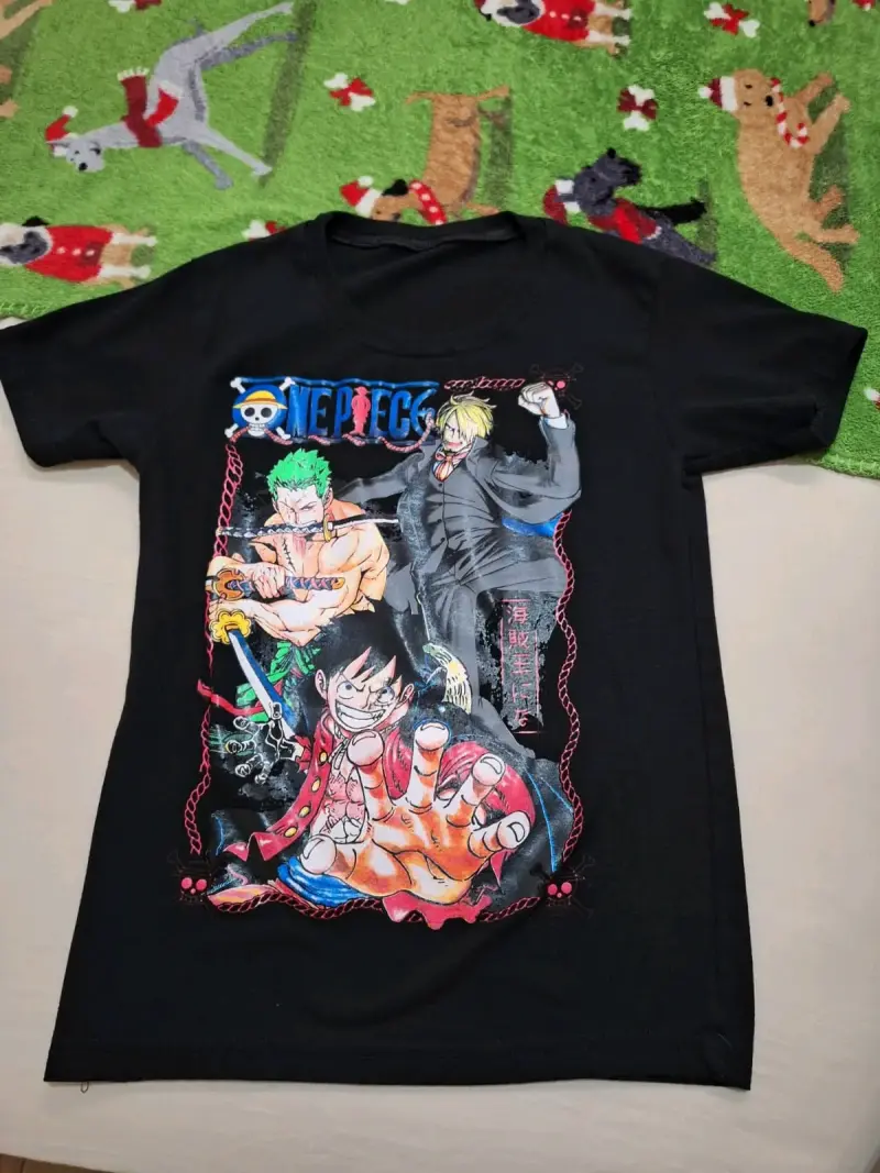 Polera negra de One Piece para hombre