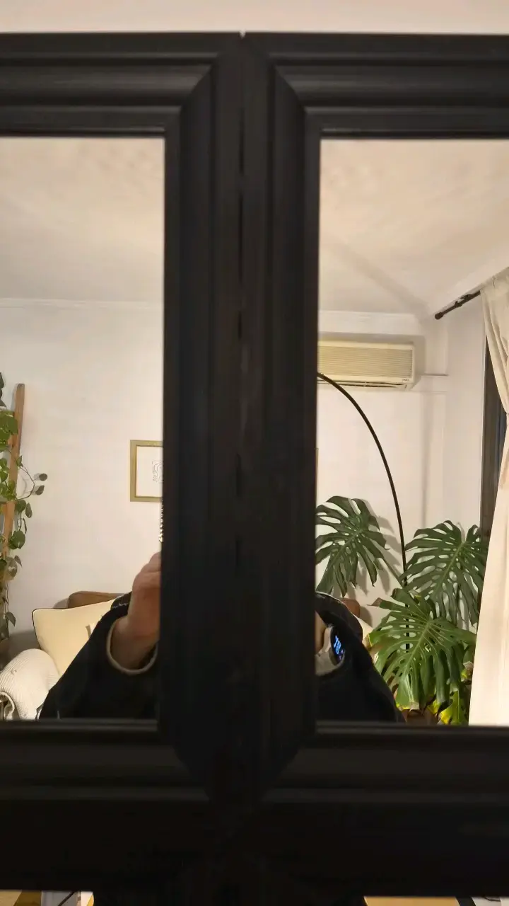 Espejo decorativo de pared con marco negro - 2