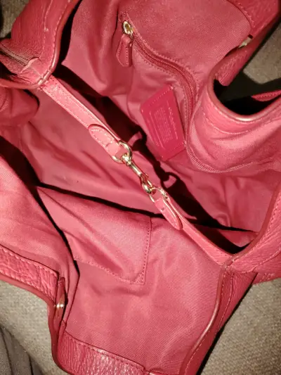 Bolso de cuero rojo Coach elegante - miniatura 4