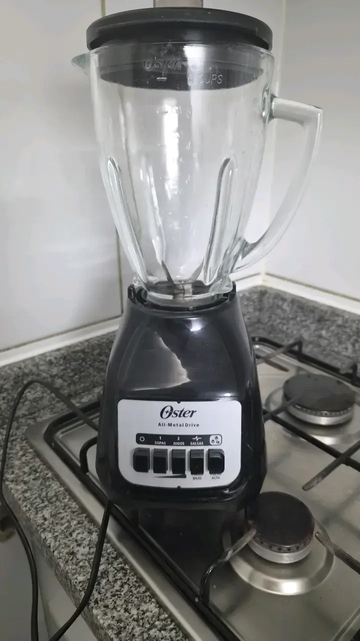 Licuadora Oster All-Metal Drive negra - 1