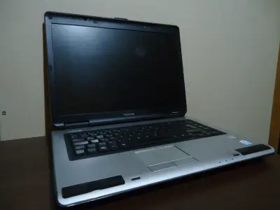 Laptop Toshiba (No probada) - miniatura 1