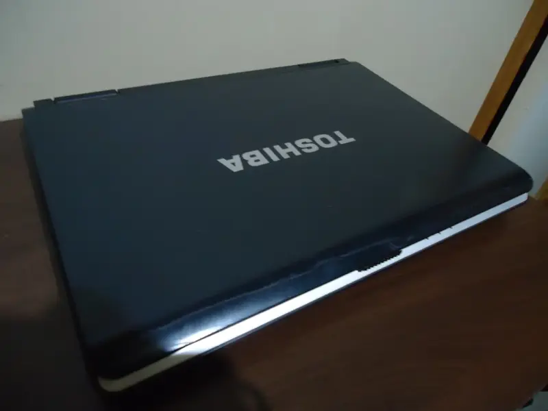 Laptop Toshiba (No probada) - 2