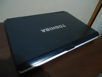 Laptop Toshiba (No probada) - miniatura 2