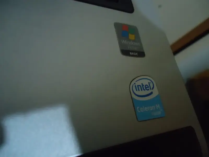 Laptop Toshiba (No probada) - 4