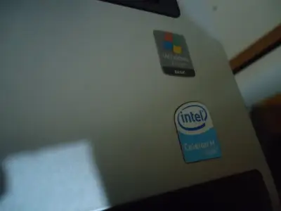 Laptop Toshiba (No probada) - miniatura 4