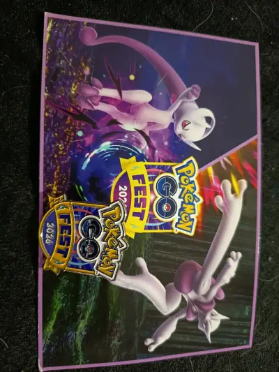 Postal y pin Pokémon GO Fest 2026 edición especial - miniatura 2