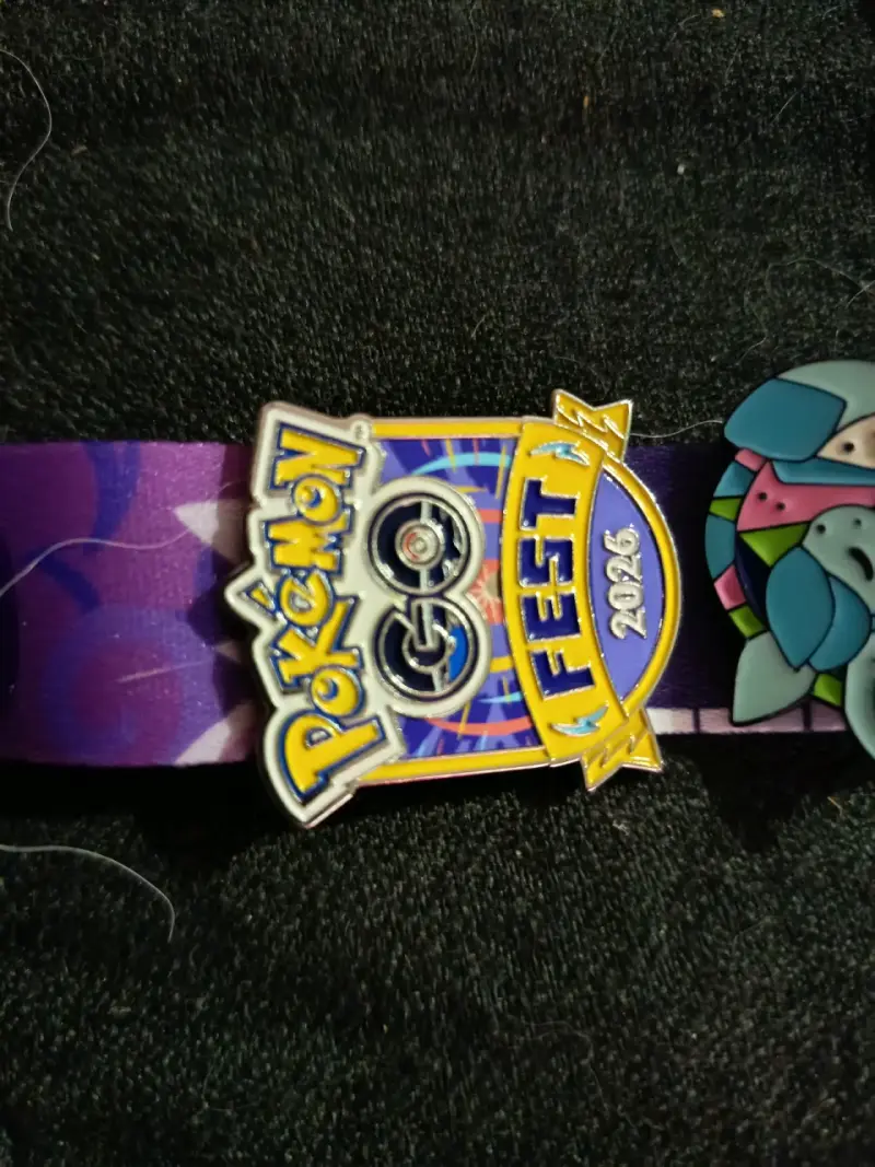 Postal y pin Pokémon GO Fest 2026 edición especial - 5