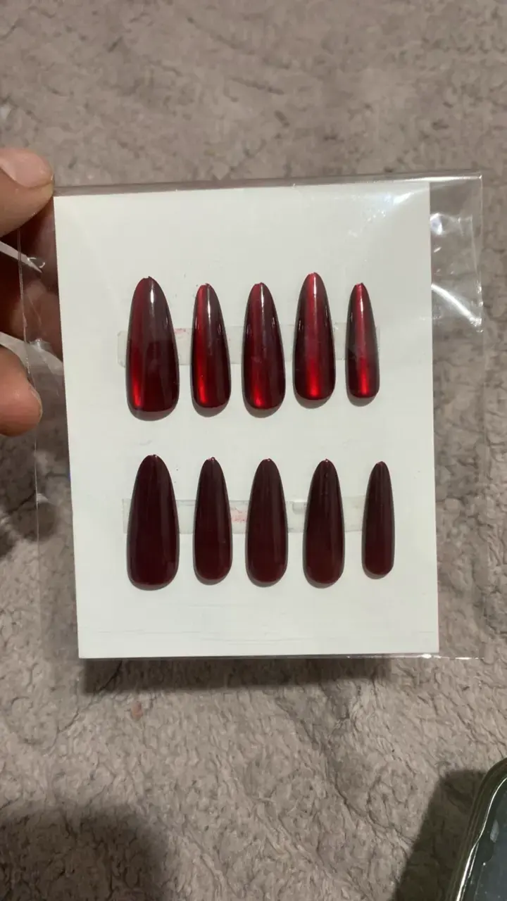 Uñas postizas rojas largas elegantes