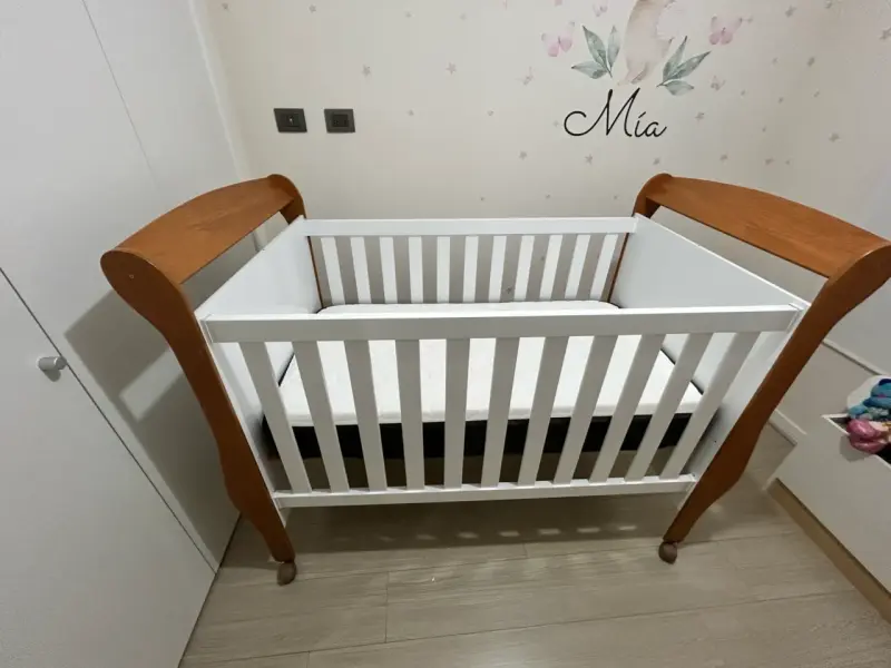 Cuna de madera blanca con colchón incluido - 3
