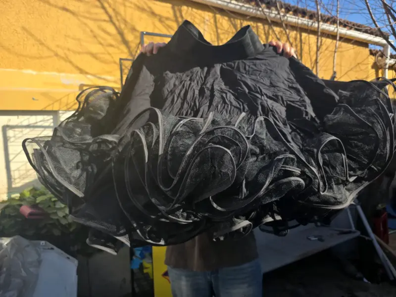 Falda negra con volantes para fiesta