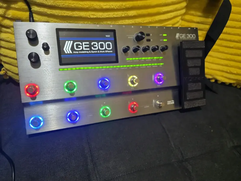 Pedalera de efectos Mooer GE300 mas bolso - 1
