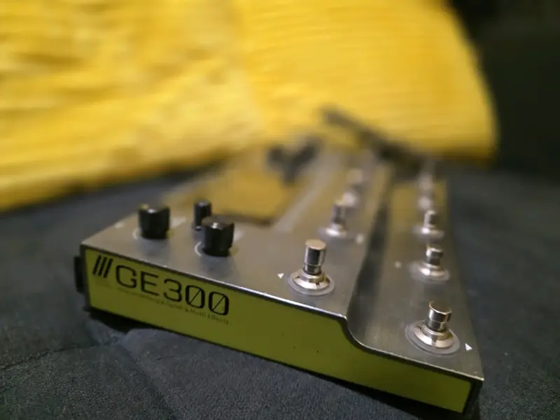 Pedalera de efectos Mooer GE300 mas bolso - 3