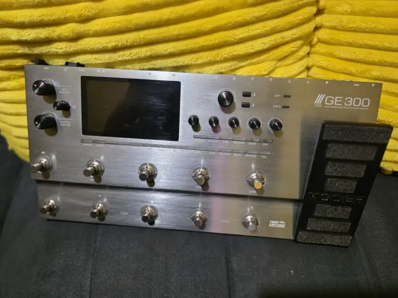 Pedalera de efectos Mooer GE300 mas bolso - 5