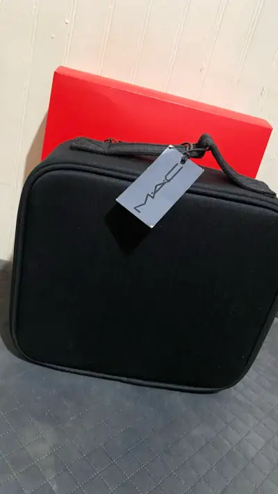 Maleta de maquillaje MAC negro con compartimentos - miniatura 1