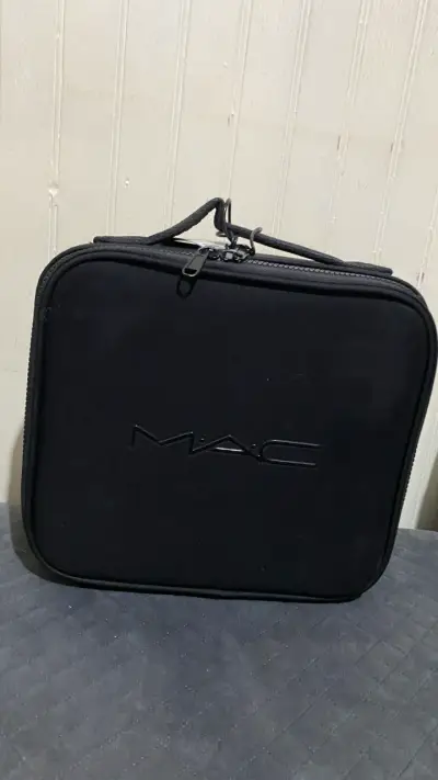 Maleta de maquillaje MAC negro con compartimentos - miniatura 6
