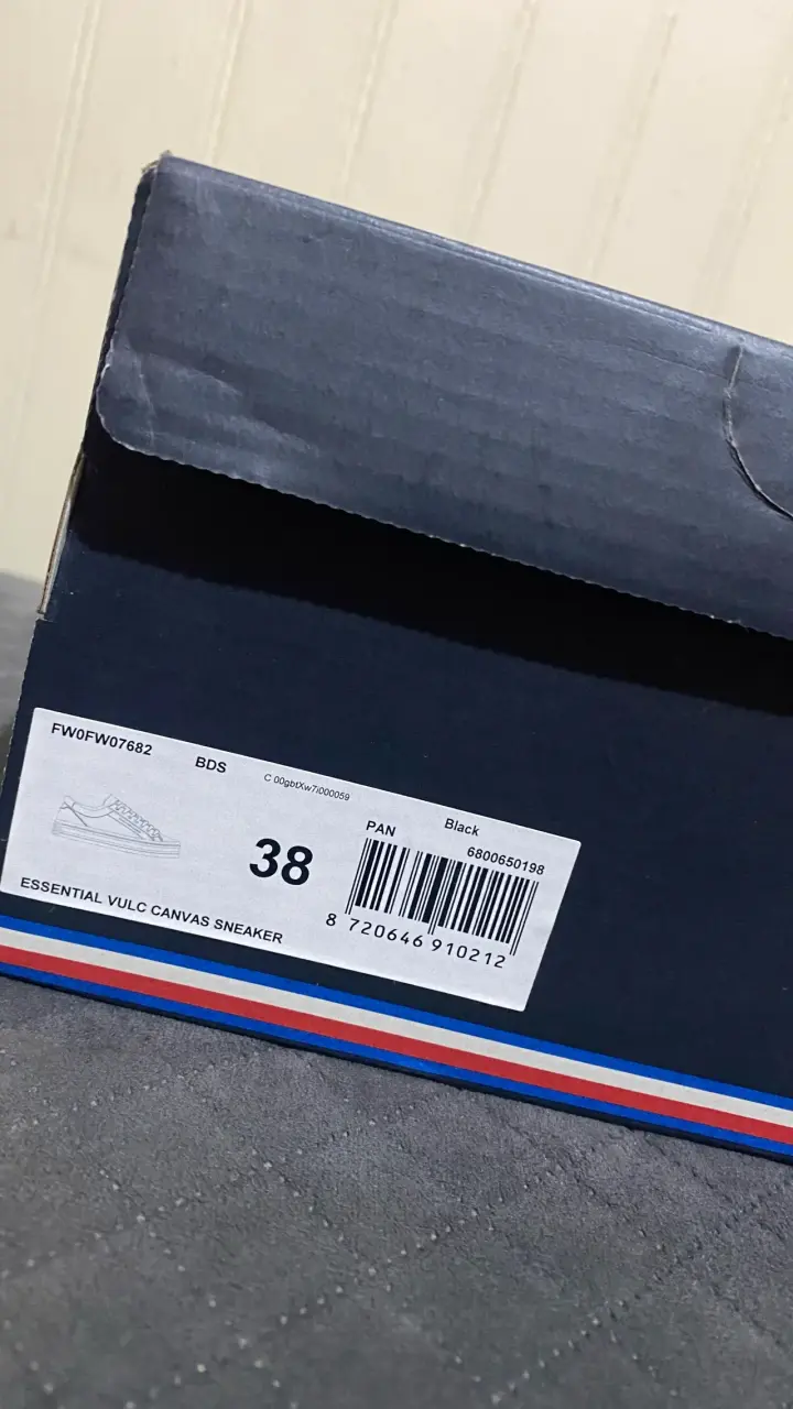 Zapatillas negras Tommy Hilfiger con detalles dorados - 6
