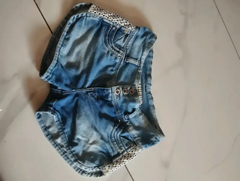shorts de mezclilla con diseño desgastado - 2
