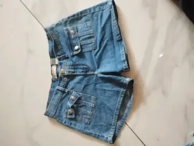 shorts de mezclilla con diseño desgastado - miniatura 3