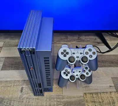 Consola Sony PlayStation 2 con dos controles - miniatura 1