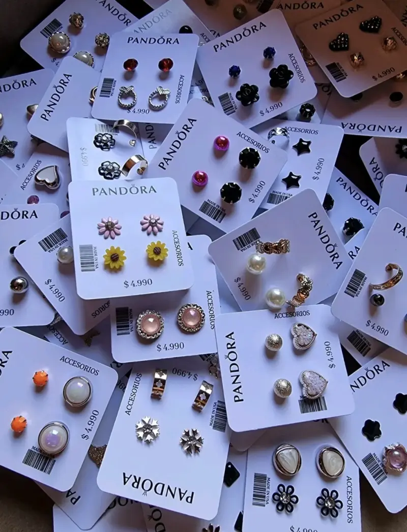 20 cartones con 2 par de aros Pandora variados