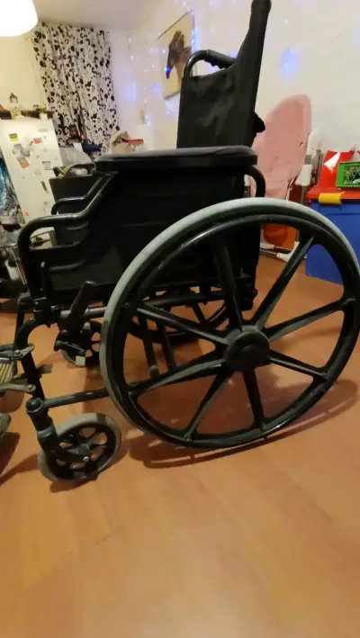 Silla de Ruedas Plegable Negra Resistente - miniatura 4
