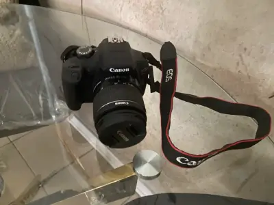 Canon EOS Rebel T7 + lente 18–55 mm - miniatura 1