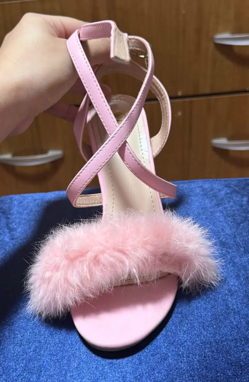 Tacones tipo sandalia rosados con peluche - 3