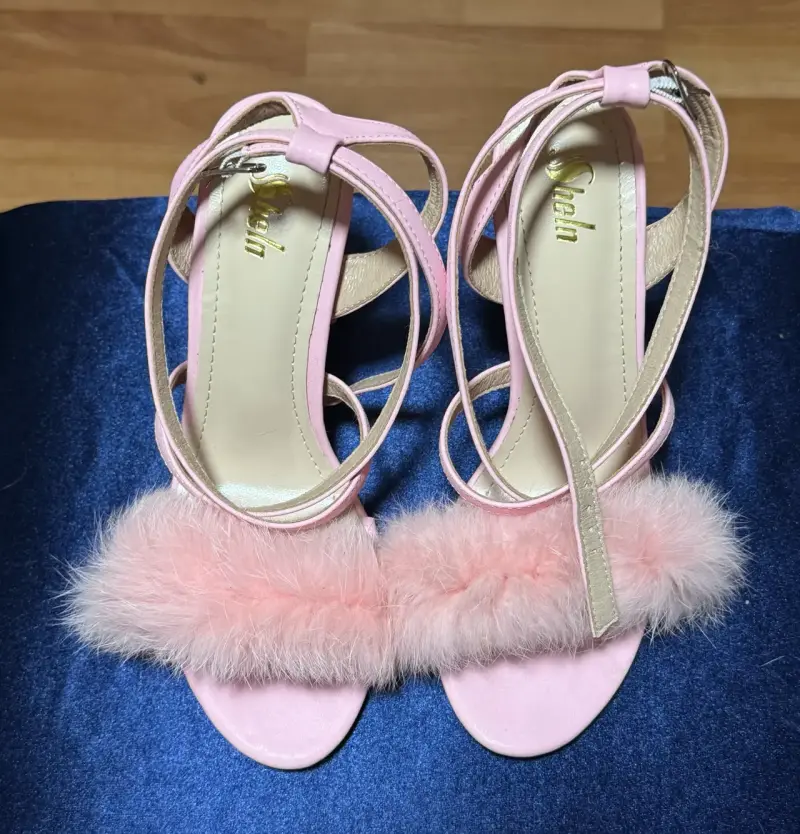 Tacones tipo sandalia rosados con peluche - 5