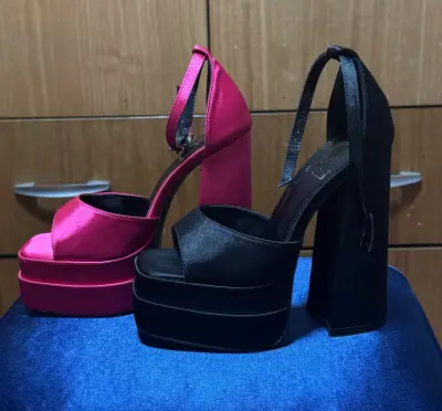 Tacones altos de plataforma marca Gotta - miniatura 1