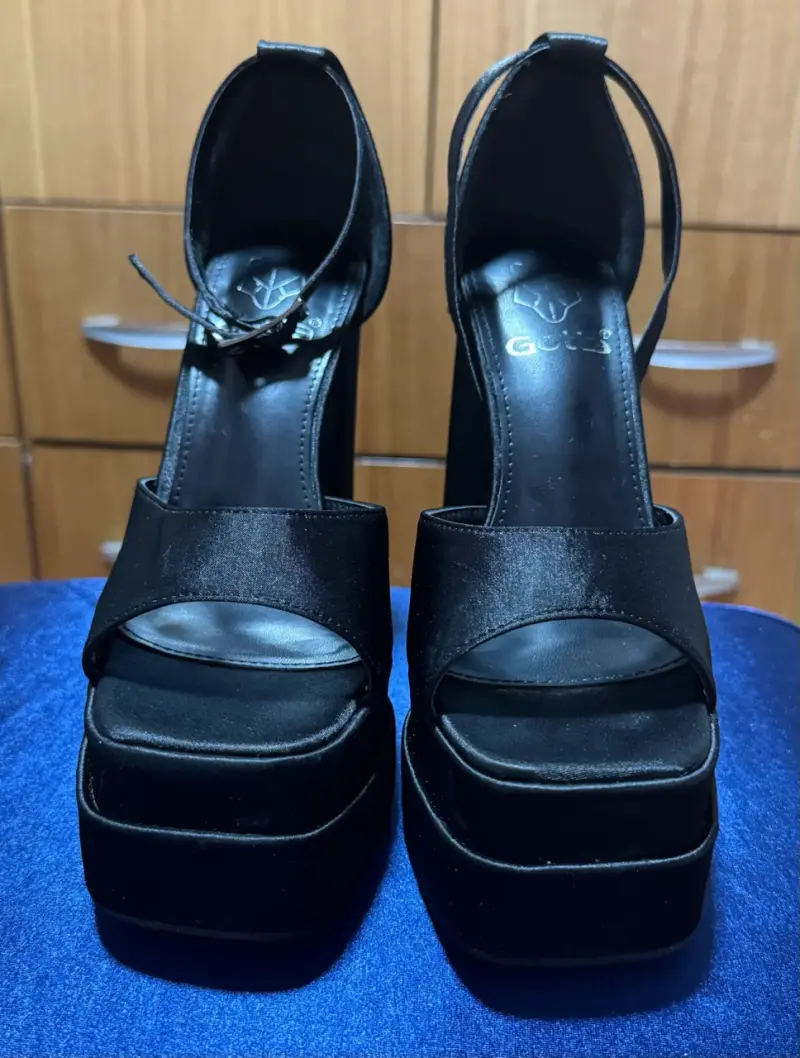 Sandalias de plataforma negras marca gotta - 3