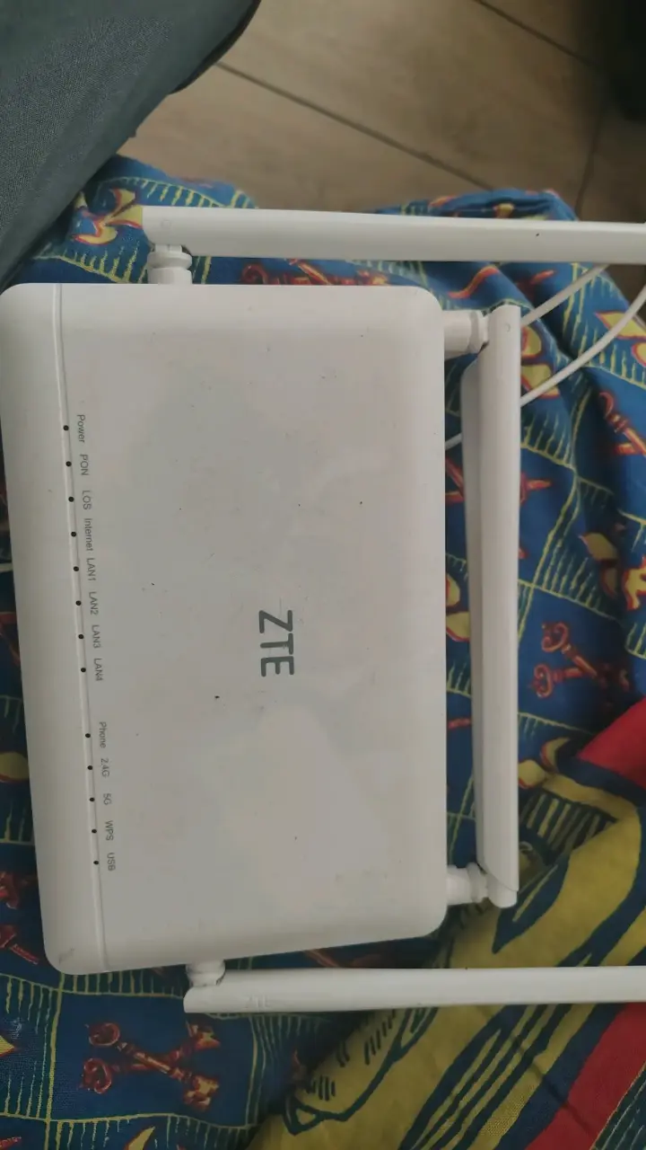 Router ZTE F660 WiFi con antenas - 1