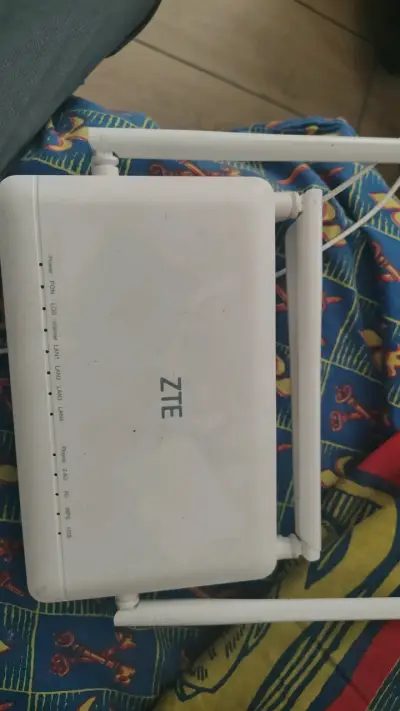 Router ZTE F660 WiFi con antenas - miniatura 1