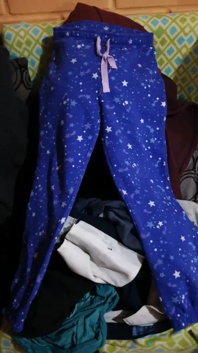 Pantalón de Buzo  azul con estrellas para niña - miniatura 2