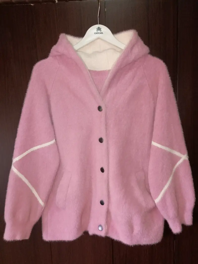 Chaqueta de lana rosa con capucha para mujer